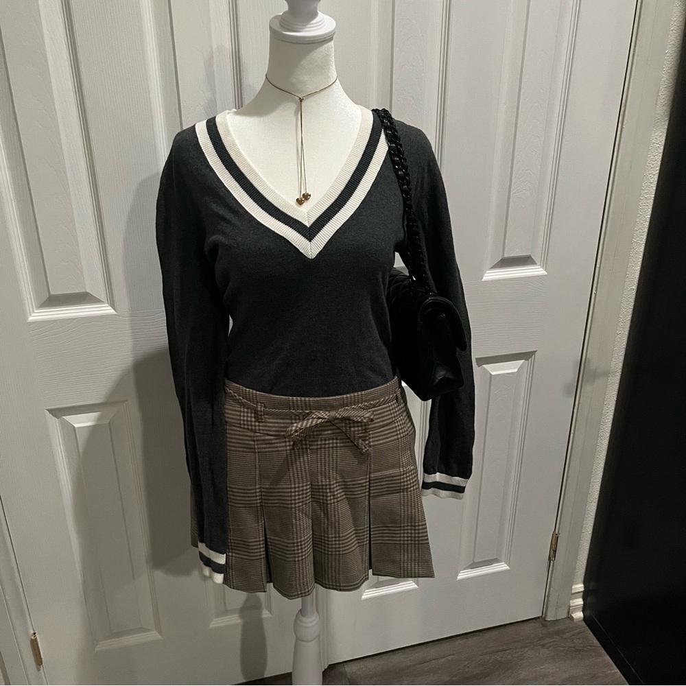 Old Navy Womens Gray Preppy Varsity V-Neck Cotton Knit Sweater Medium